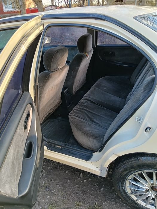 Нісан Прімера р-10