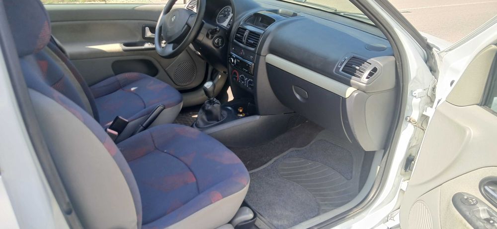 Renault clio diesel 5 lugares