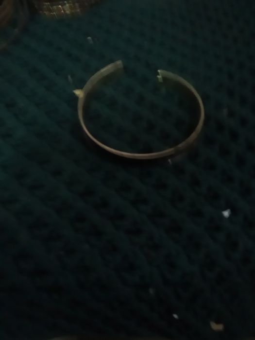 Várias pulseiras antigas