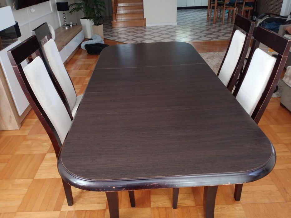 Sprzedam stół rozkładany z krzesłami