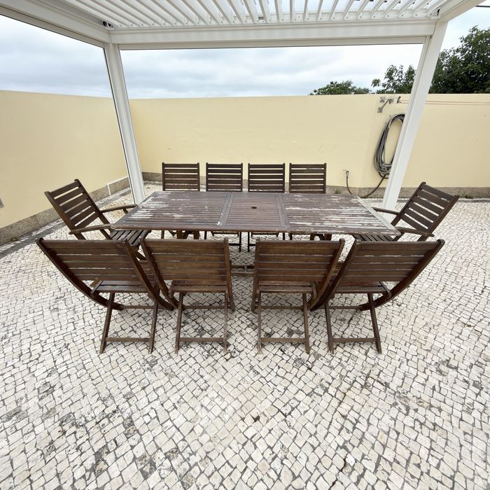 Conjunto de mesa e 10 cadeiras jardim.