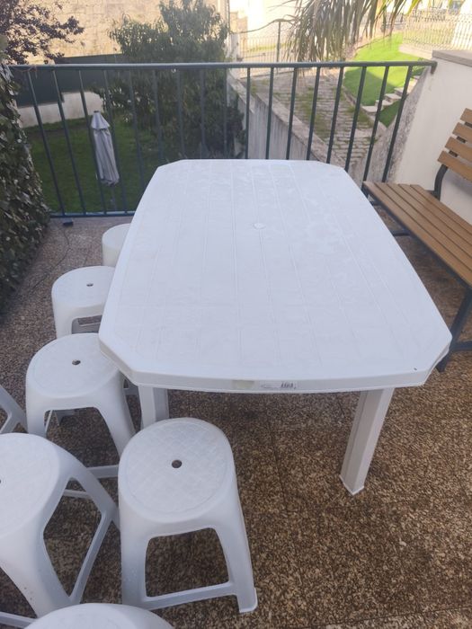 Mesa Oval Plástico Exterior com 9 Banquetas