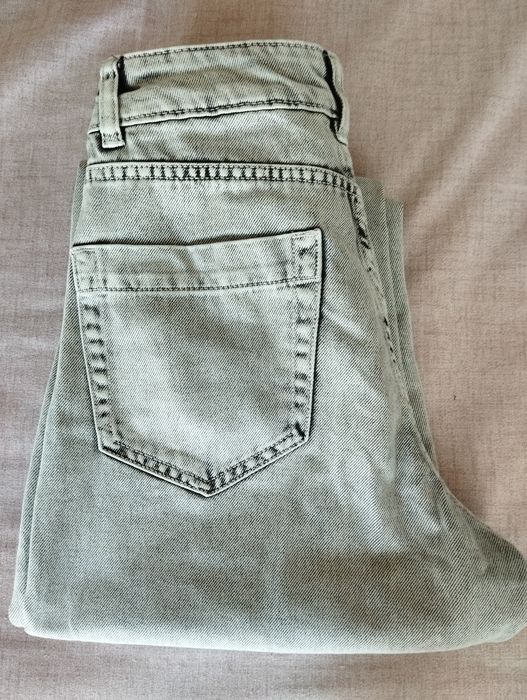 Джинси сірі mom bershka 34р