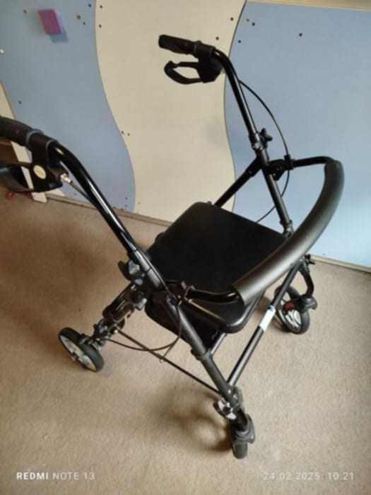 czterokołowy chodzik dla seniora