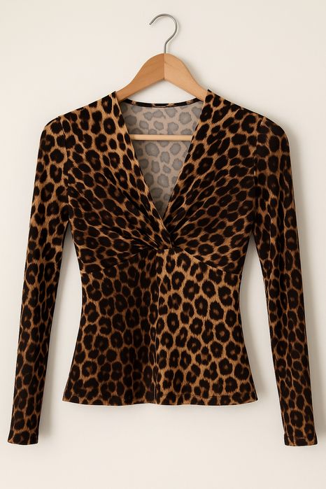 Bluzka panterka z długim rękawem, elegancka, dekolt kopertowy