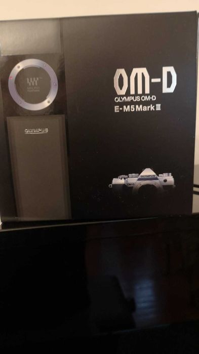 Olympus M5 Mark III, com Objectiva 12x40 F2/8 como nova