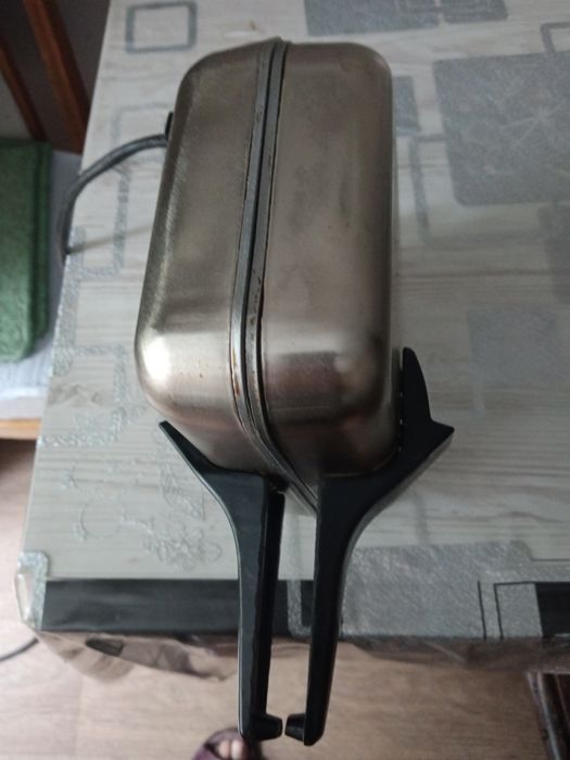 Продам електровафельницю