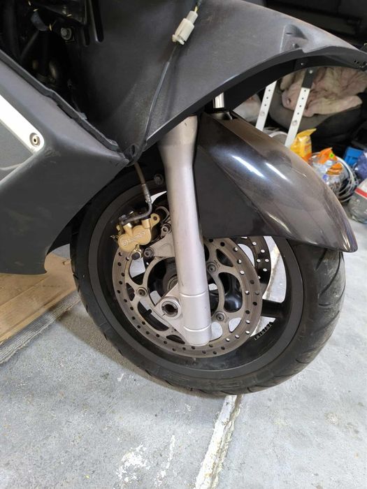 Gilera gp 800 czesci siedzenie plastik felga nóżka  tarcza laga zacisk