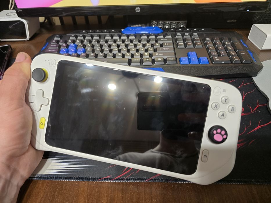 Портативна ігрова консоль Logitech G Cloud Gaming Handheld 64 ГБ