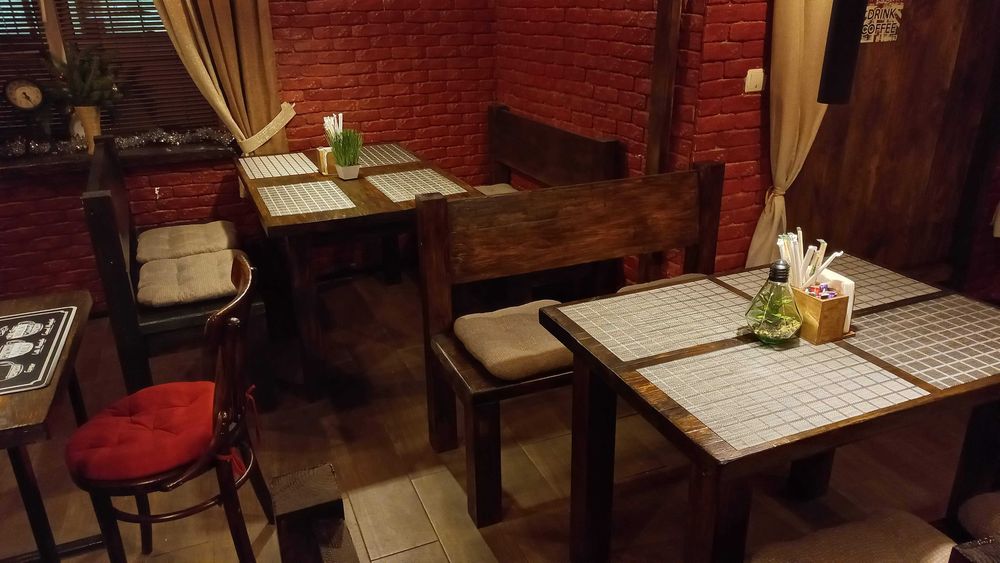 Продам дерев'яні столи та стула