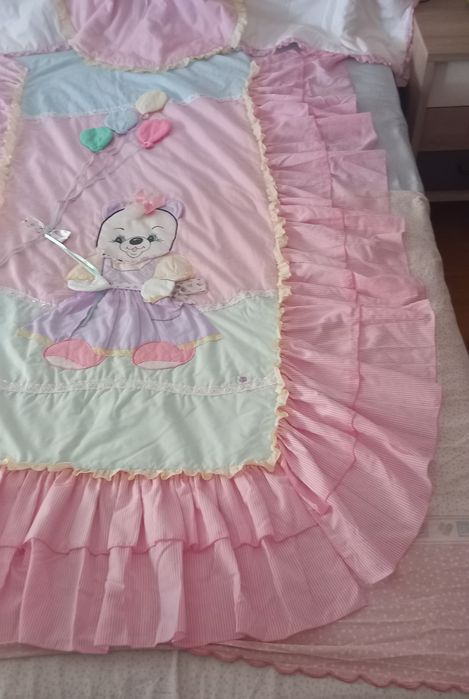 COLCHA para CAMA de BEBÉ,CRIANÇA Com bonito padrão. Quarto criança.