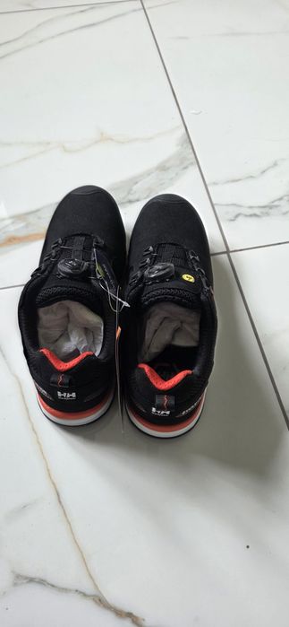 Buty robocze Helly Hansen  S3
Nowe z metką 
Bardzo wygodne i bezpiecznie używam  ich od paru lat i mogę  polecić 
Buty robocze  bhp.