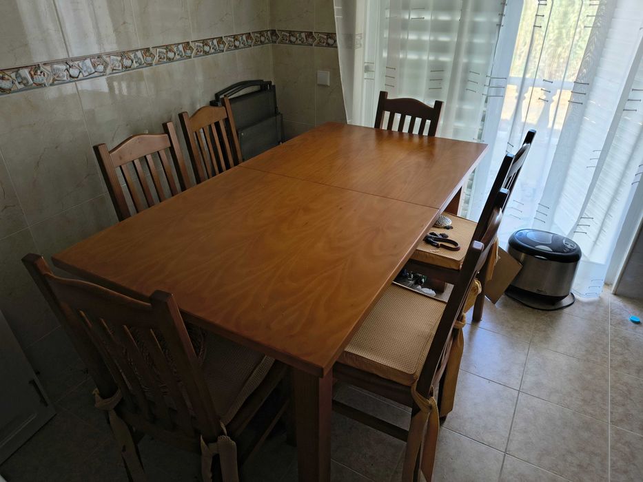 Mesa de refeições em madeira de cerejeira com 6 cadeiras incluídas