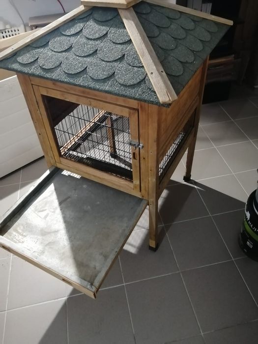 Gaiola em madeira com rodas