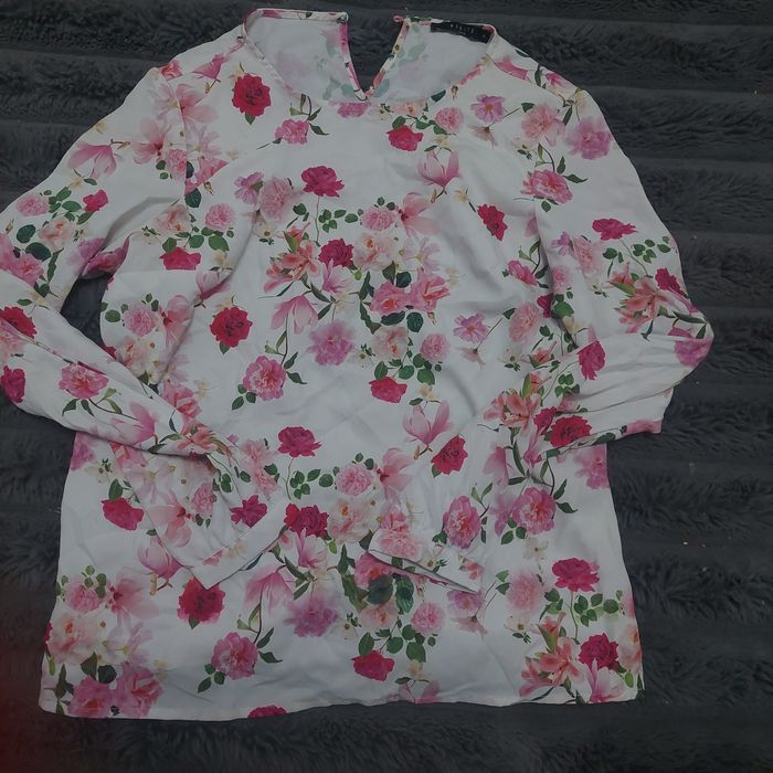 Piękna wiosenna koszula Mohito w różowe kwiaty