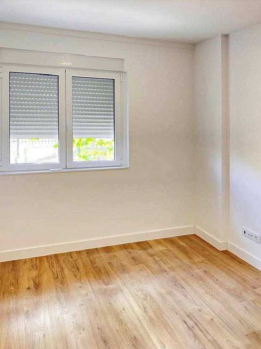 Apartamento T2 totalmente renovado 67 m2, R/C - Av. Brasil  - Amadora