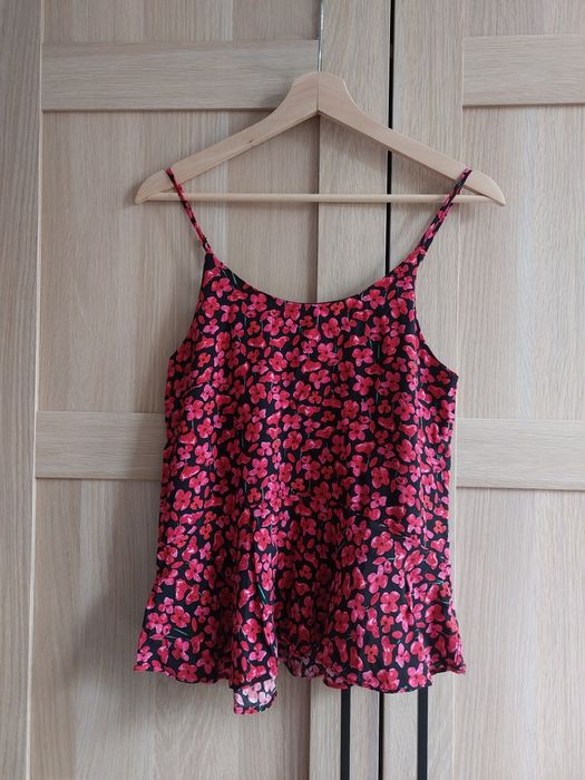 Czerwona bluzka w kwiaty 34/XS czarny top z falbanką bluzka w kwiatki
