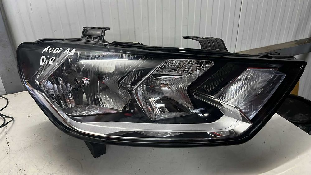 Farol frente direito Audi A1 Sportback (GBA) 30 TFSI