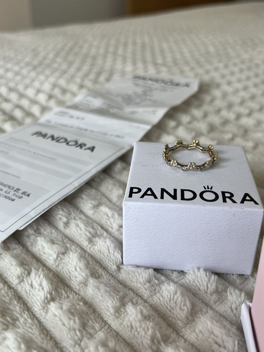 Anel flower crown com zirconias Pandora