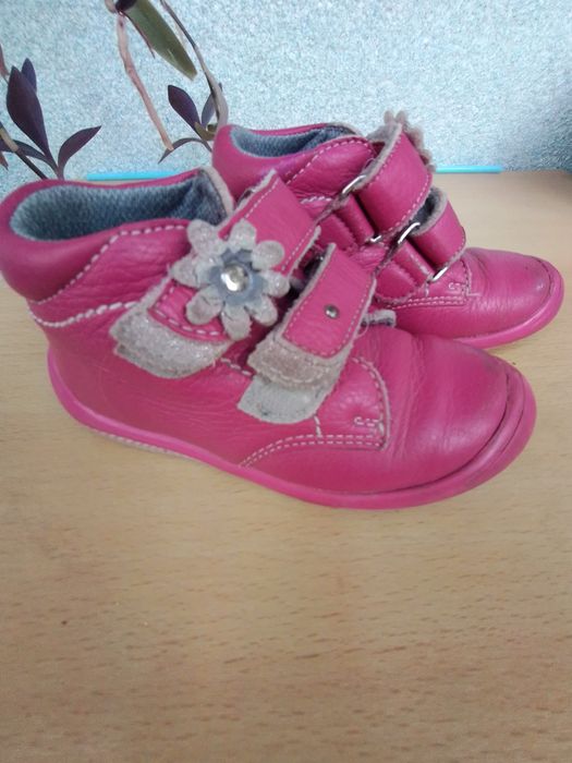 Шкіряне взуття на дівчинку