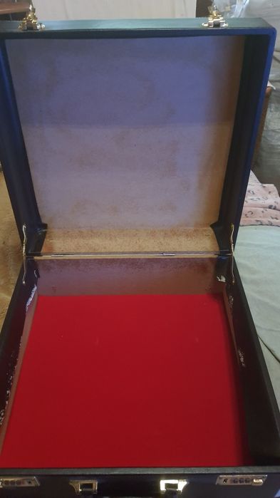 Продам чемодан дипломат