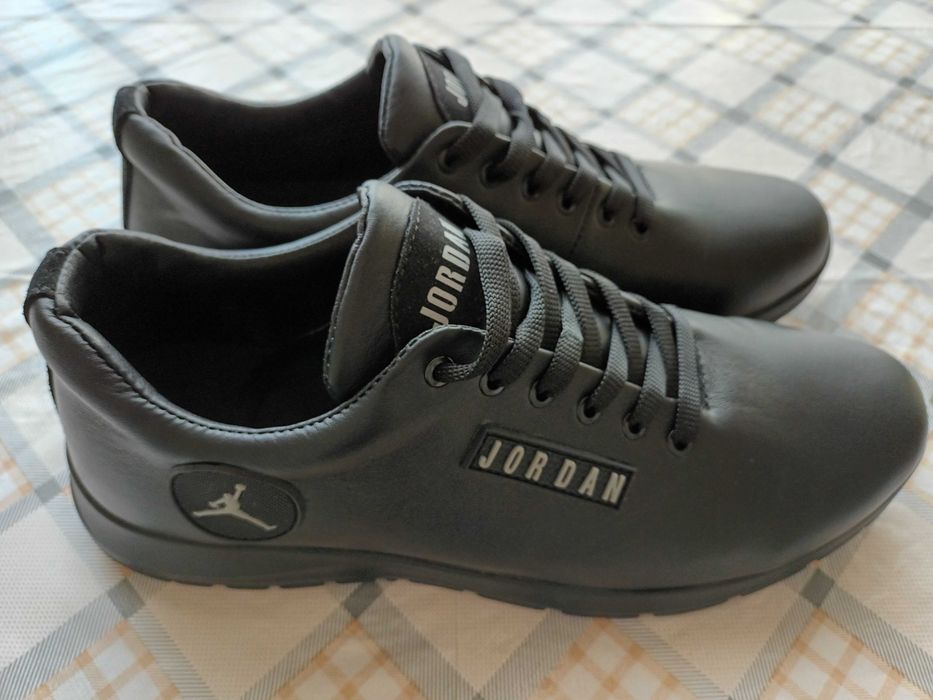 Кожаные кроссовки Jordan