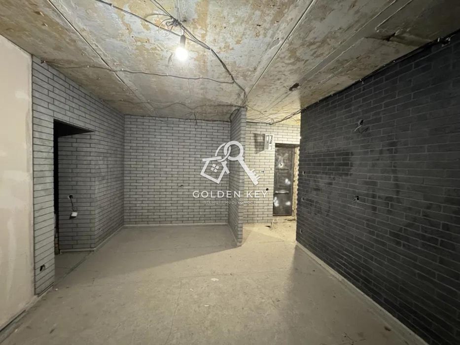 Продаж 2 кімнатної квартири під ремонт на пр. Металургів