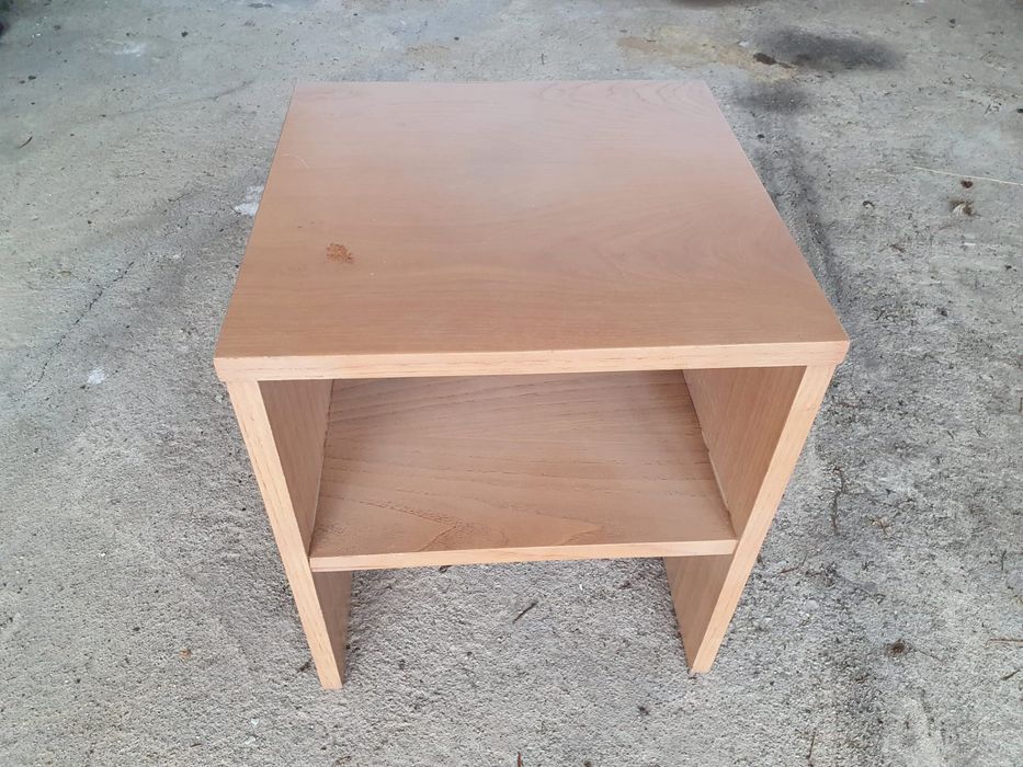 Varios móveis para arrumação.