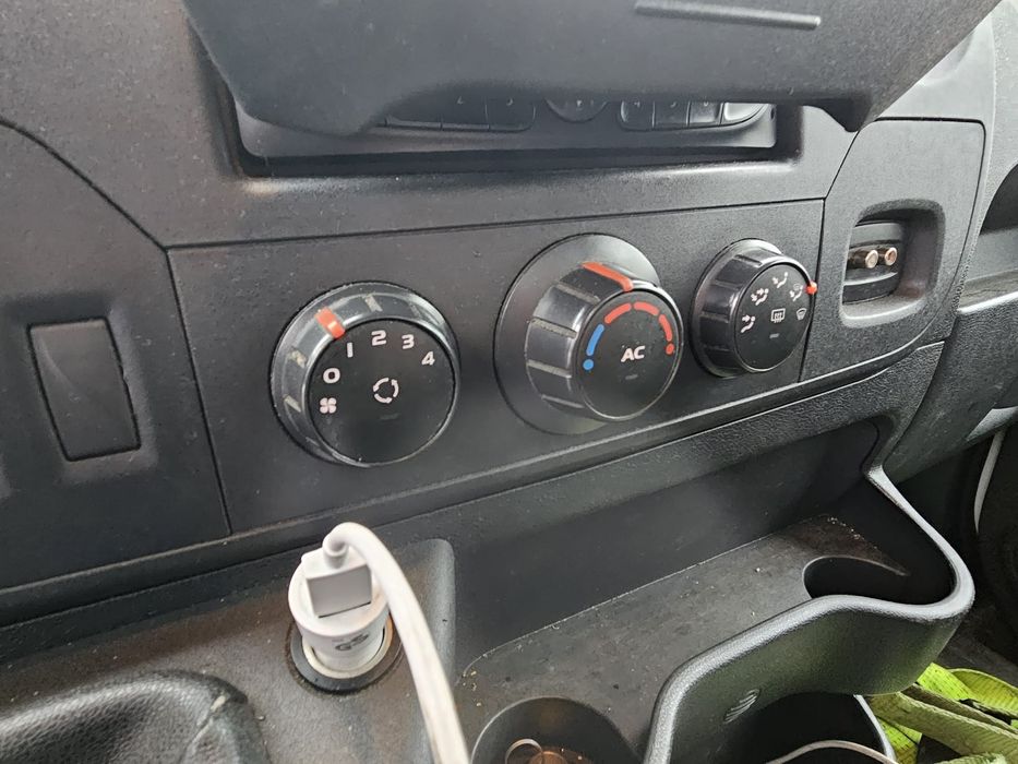 Renault  Master 2011 rok autolaweta