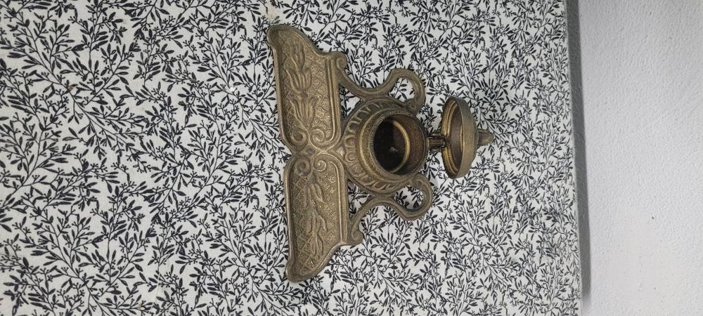 Tinteiros de vidro e de ferro