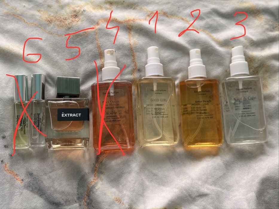 Різні парфуми.