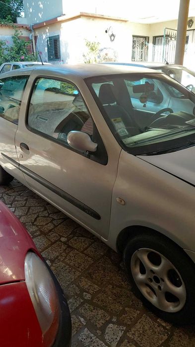 Renault Clio 2001 • Diesel • Não liga foto 3