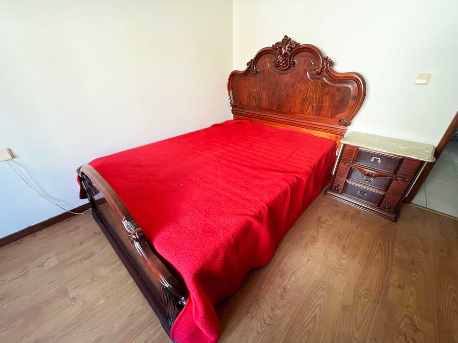 Mobília de quarto em Madeira de Alta Qualidade