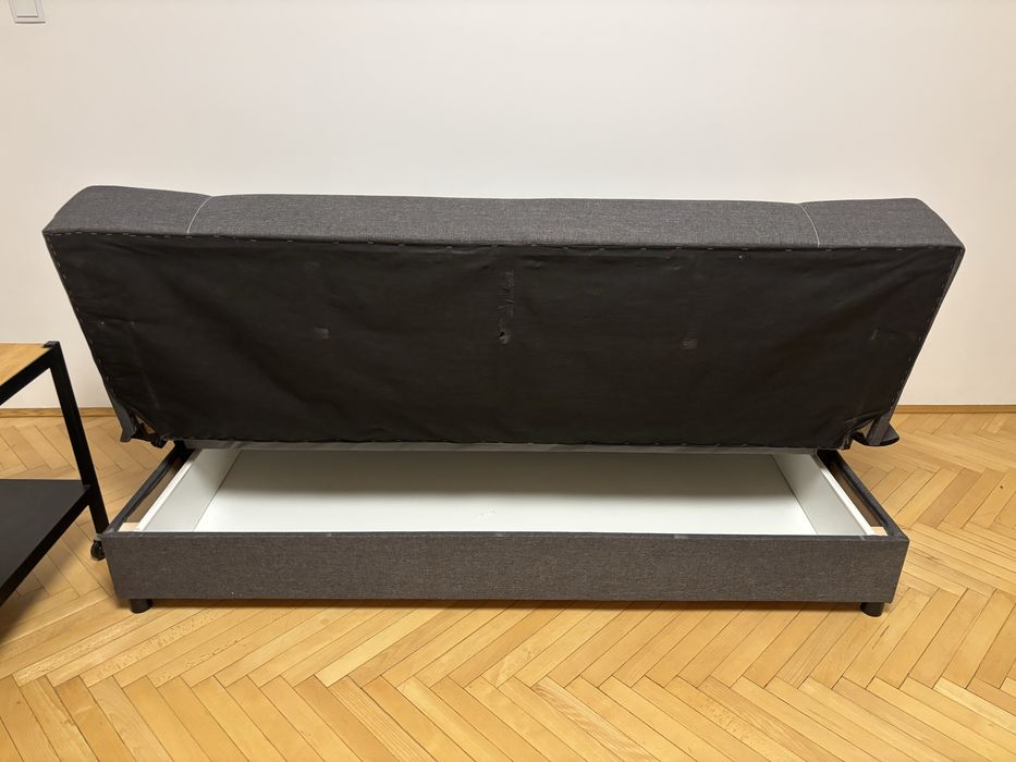 Wersalka rozkladana z pojemnikiem na posciel