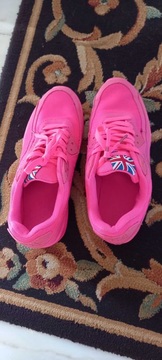 Tenis rosa novos
