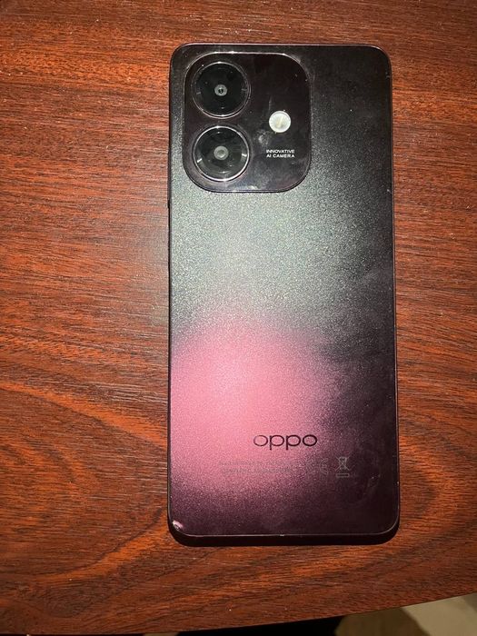 Два телефона OPPOA3X та Redmi 8a