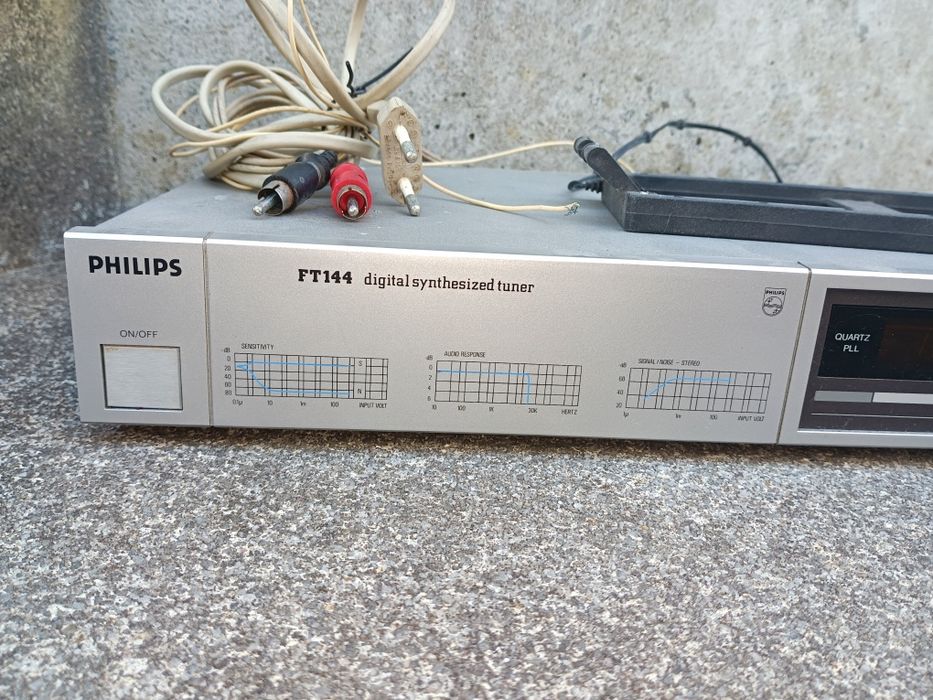 Aparelho sintonizador de rádio clássico (tuner) da marca Philips, modelo FT144