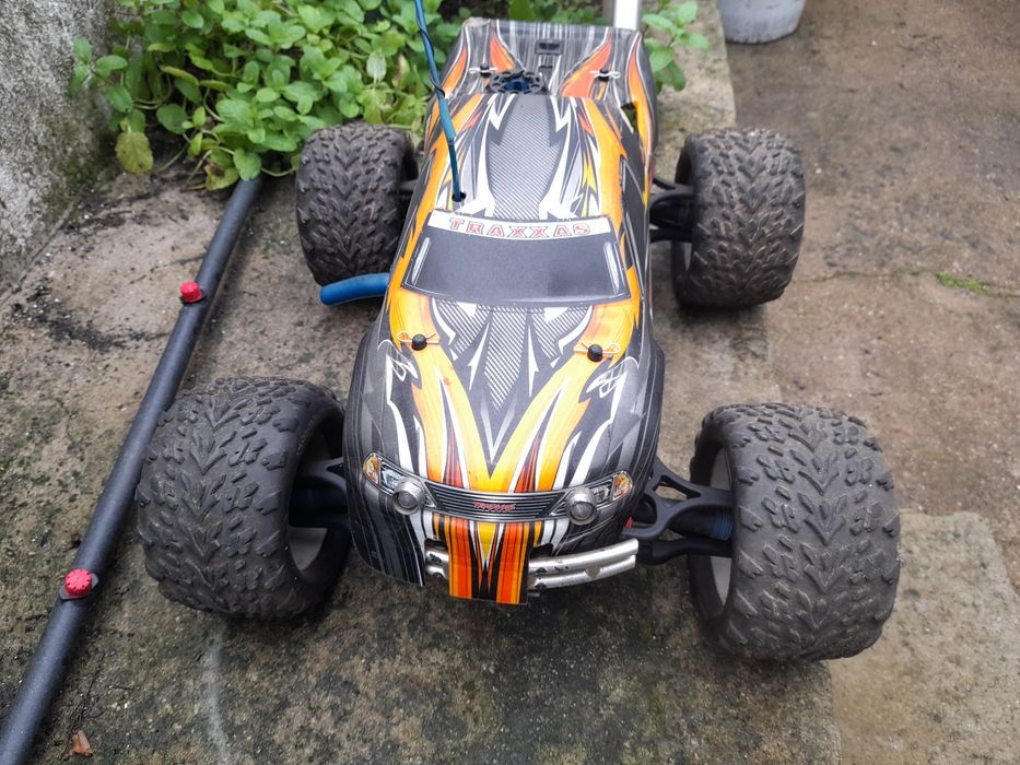 Traxxas  T -  Maxx