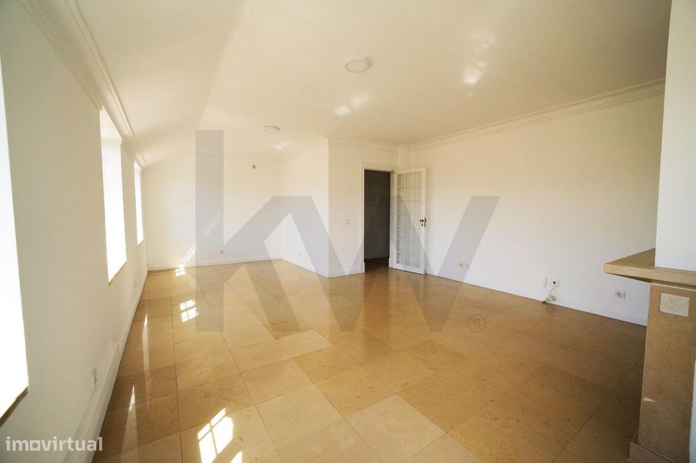 Arrendo / Alugo | Apartamento T1+1 duplex com garagem | na Lapa, Lisbo