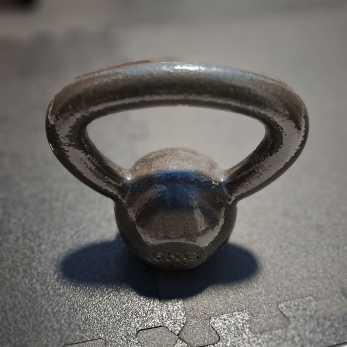 Barra 20Kg peso Fixo, halteres 3kg e kettlebell 6kg. Musculação