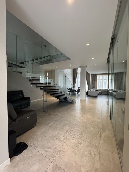 Современный просторный дом у моря!