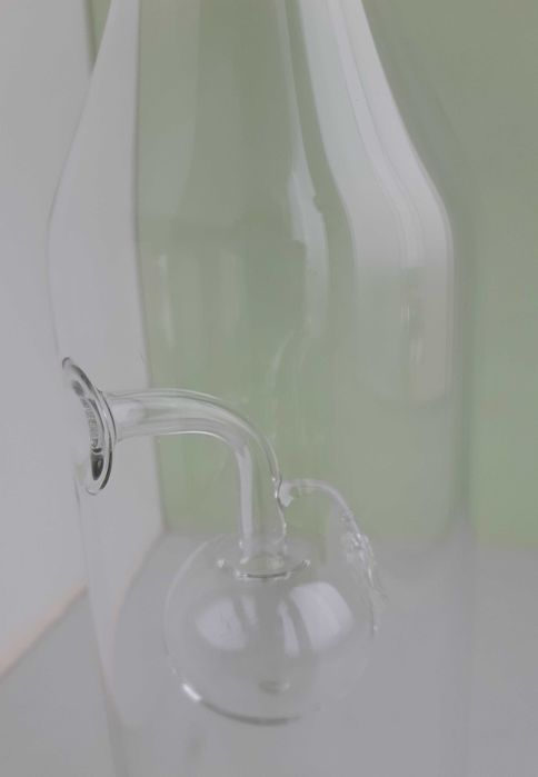 Magnífica e Delicada Garrafa em Vidro Soprado