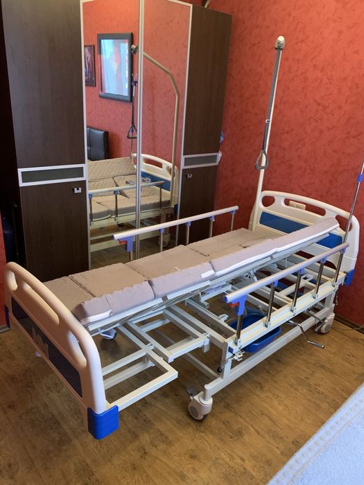 Медицинска кровать с туалетом и функцией поворота на бок