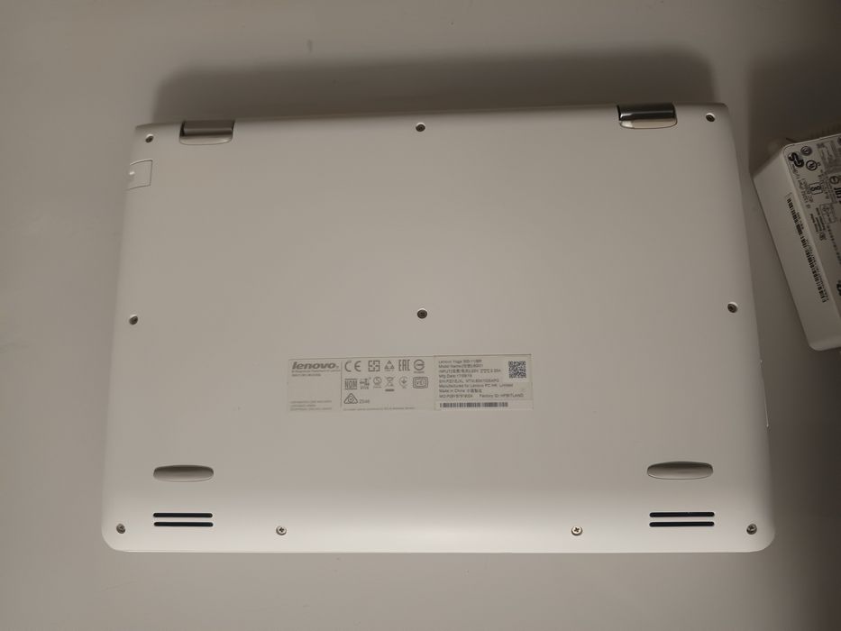 Portátil  Lenovo YOGA com ecrã tátil