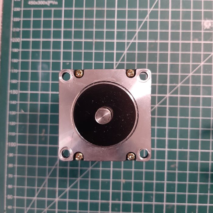 Кроковий двигун Nema23