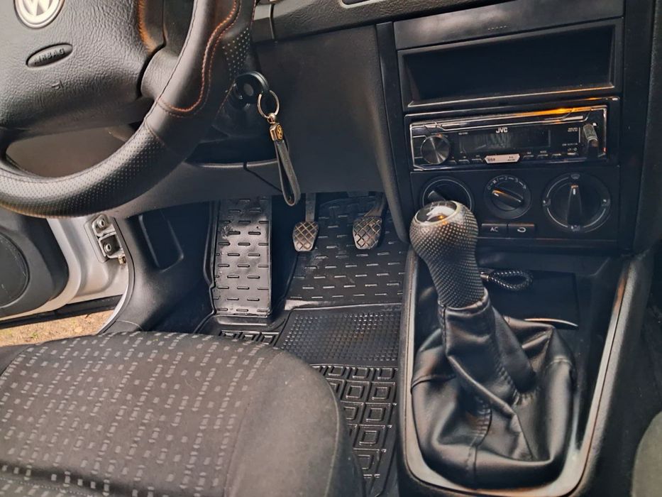 Продам Volkswagen Golf 4 1.4 16 V