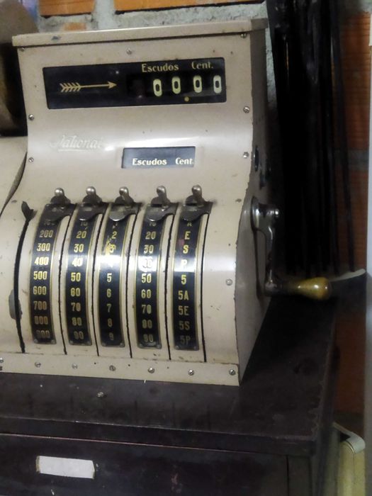 Registadora muito antiga