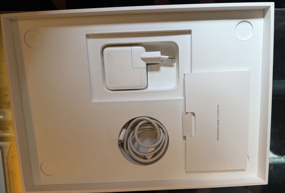 MacBook Air de 13 polegadas, modelo A2179, com processador Intel Core i3 de 10.ª geração, 8 GB de RAM  e SSD 128 GB