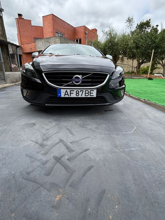 VOLVO V40 R Design