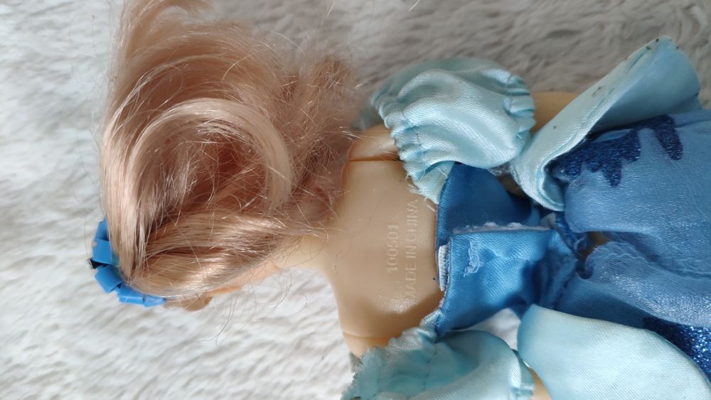 Lala z plastiku w typie "Barbie"